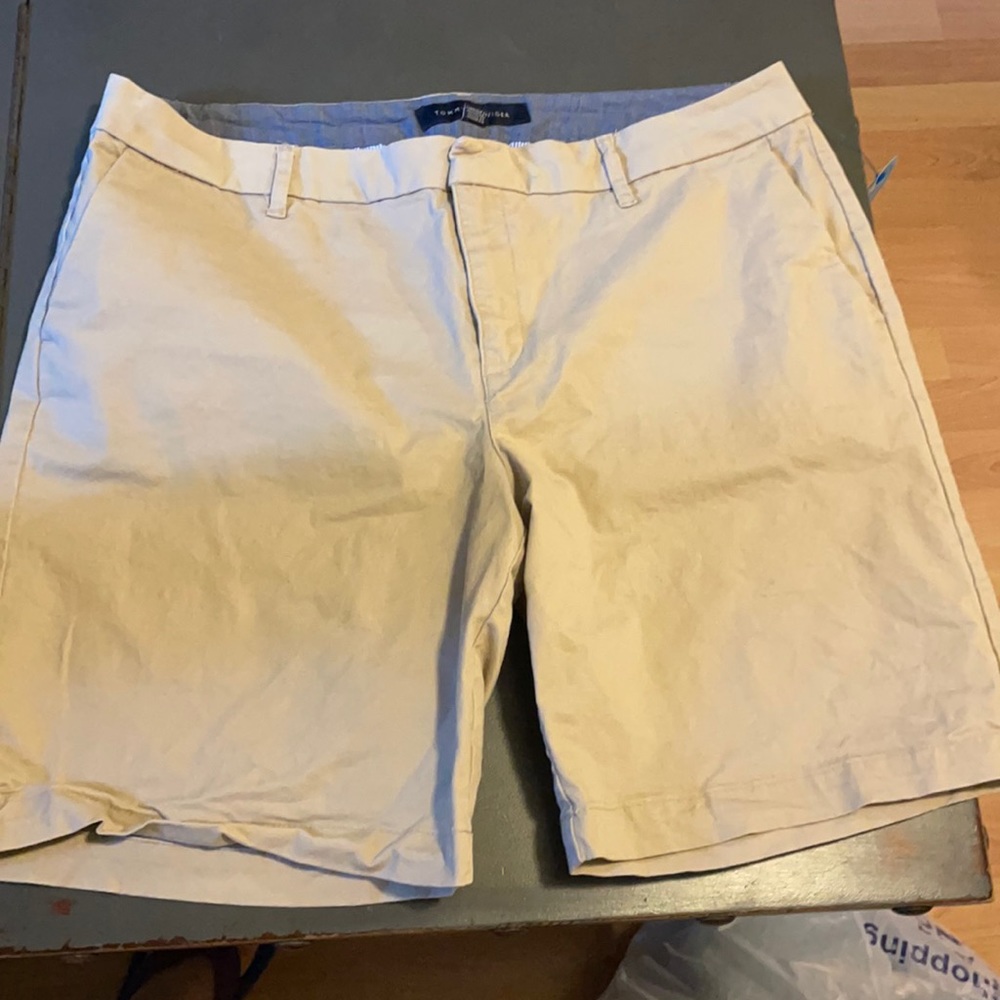 Tommy Hilfiger khaki Bermuda shorts